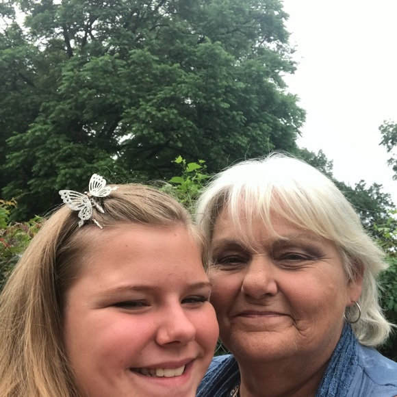 Meet your Posher, Lorena - Picture 1 of 1